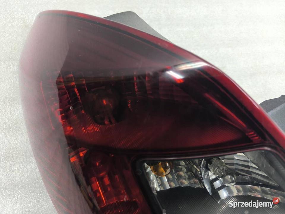 LAMPA LEWY TYŁ OPEL CORSA D 13296479 osobowe