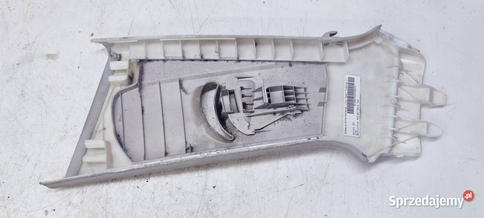 OSŁONA SŁUPKA B PRAWA AUDI A4 B8 8K0867282A V39 Tapicerki samochodowe Przystajń