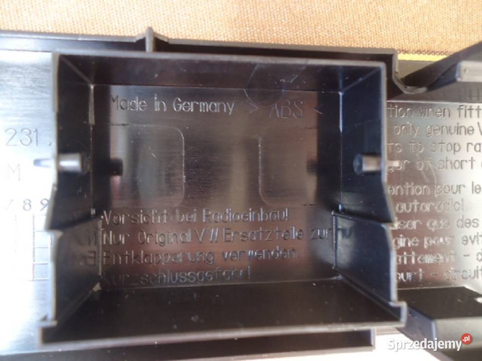ZAŚLEPKA RADIA DESKI NOWA VW SKODA 1K0857231A sprzedam