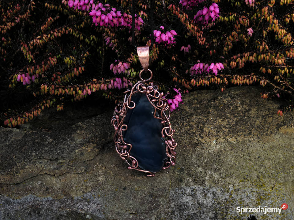 Unikatowy miedziany wisior z niebieskim agatem Kraków