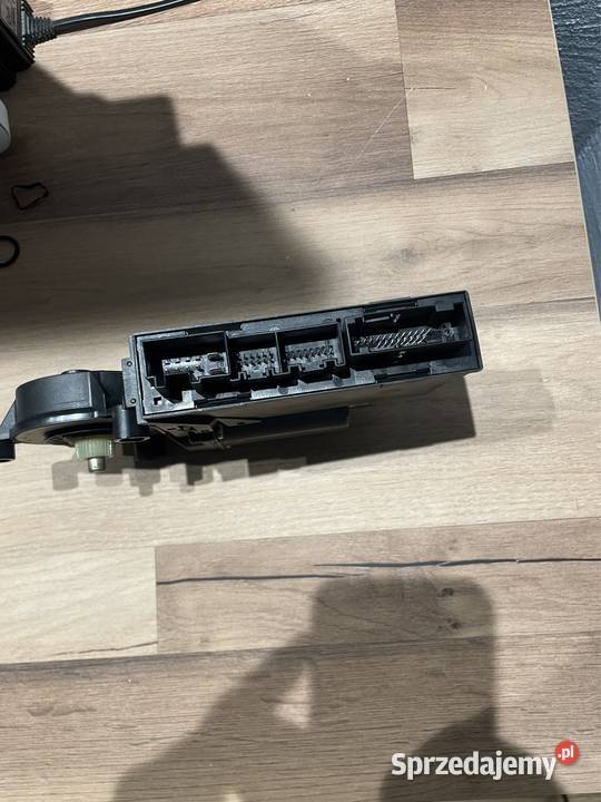 Silniczek podnoszenia szyby prawy przód a4 b6b7 osobowe Suwałki