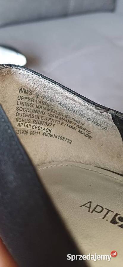 Szpilki czarne z ozdobą Nisko