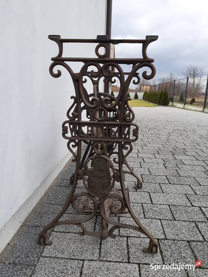 Nogi starej maszyna do szycia ELEKTRA