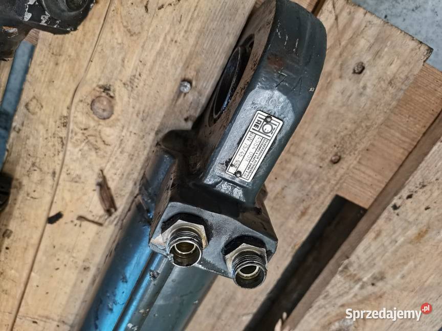 Siłownik główny ramienia Holland W60 wielkopolskie Wilkowo