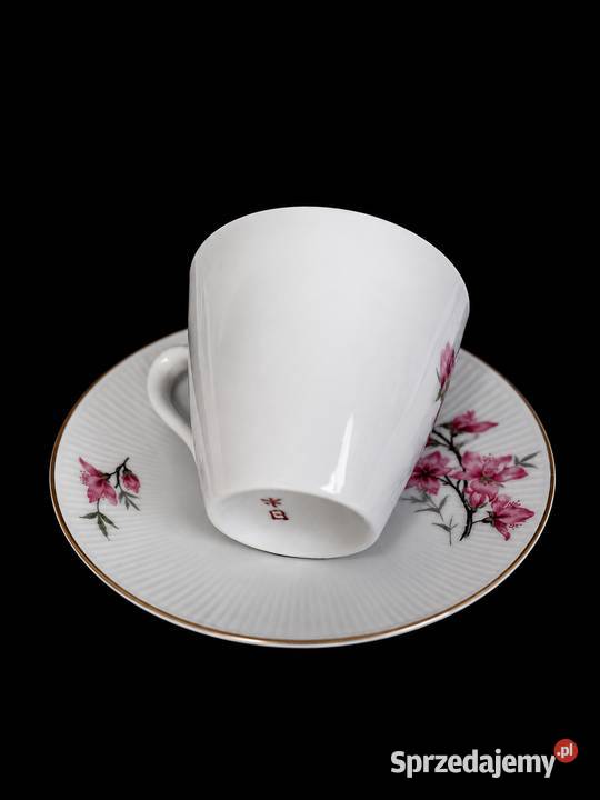 Chińska filiżanka ze spodkiem Porcelana w róże Poddębice