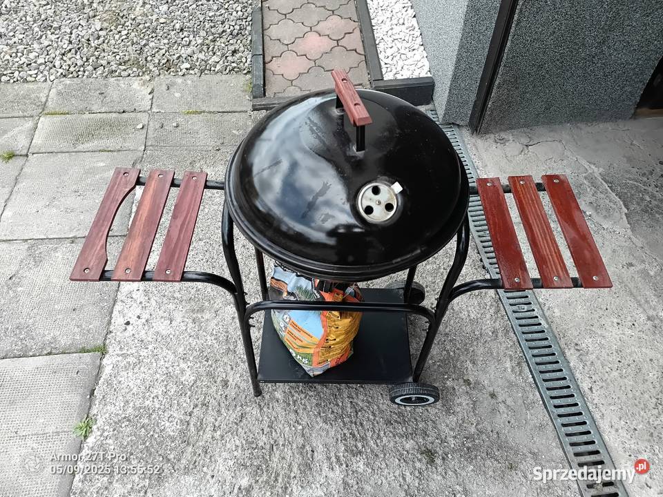 Grill węglowy z pokrywą półkami i kółkami śląskie Zabrzeg