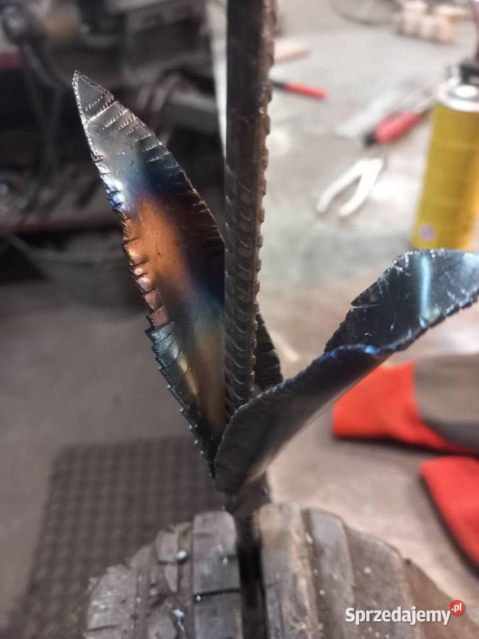 Lilia z metalu Luboń