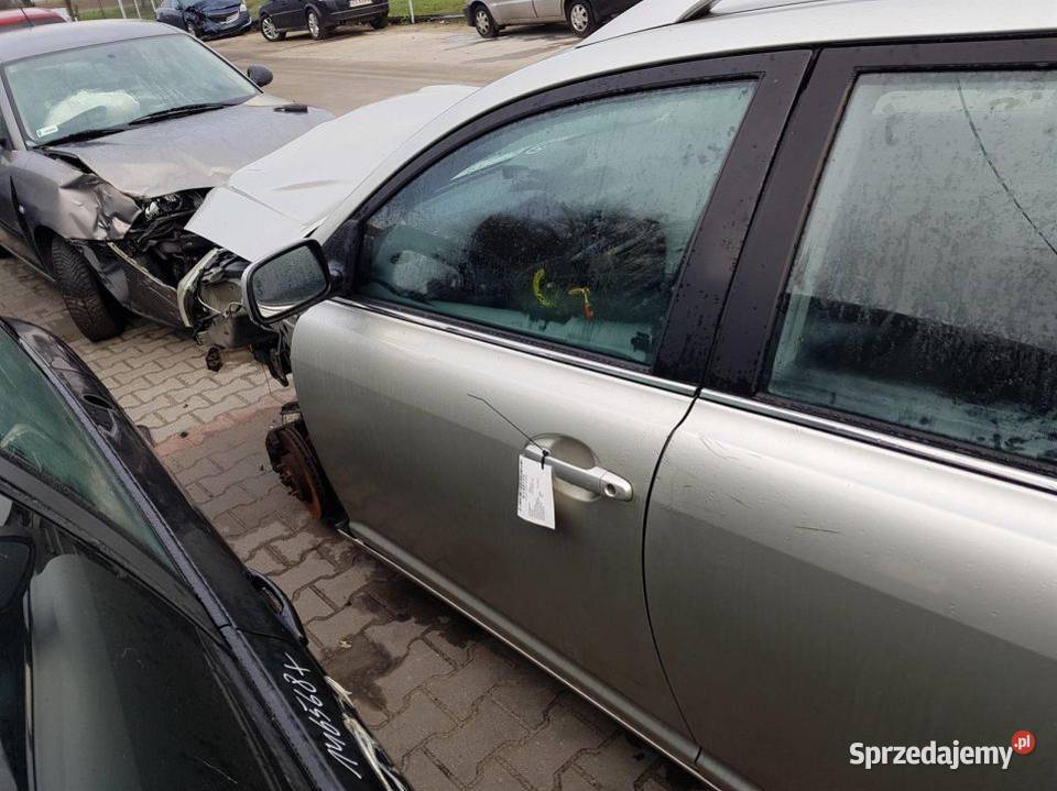 DRZWI LEWE PRZÓD TOYOTA AVENSIS T25 F6 Lipno