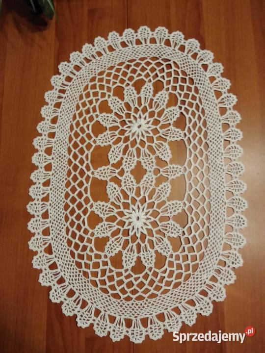 Biały owalny bieżnik