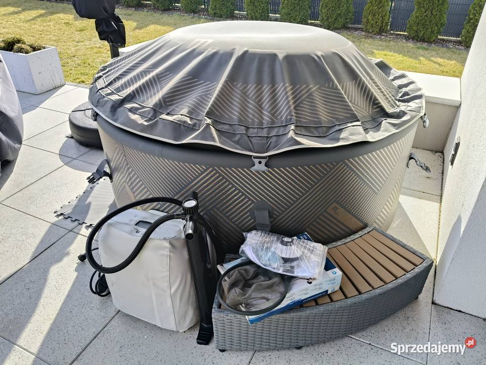 Basen z hydromasażem 165 6osobowy Kocmyrzów