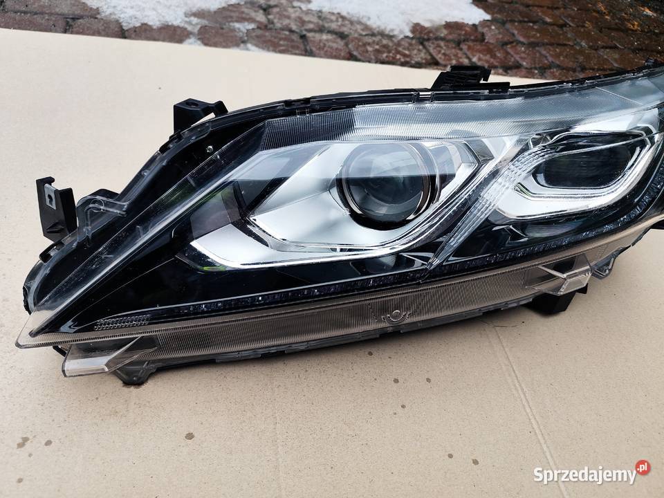 Reflektor Lewy Mitsubishi Ecipse Cros 2018 r sprzedam