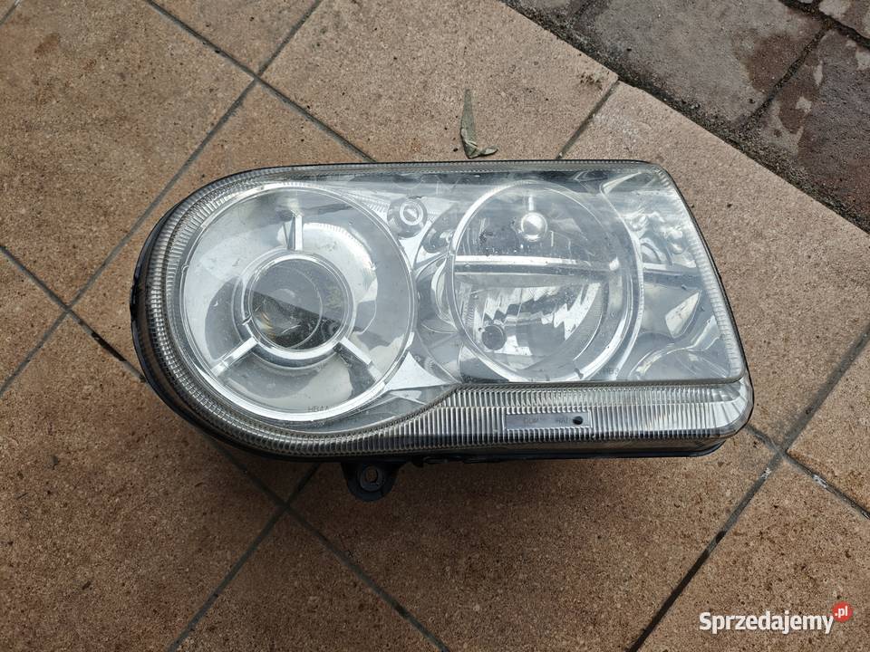 Lampa przednia prawa chrysler 300C 2007