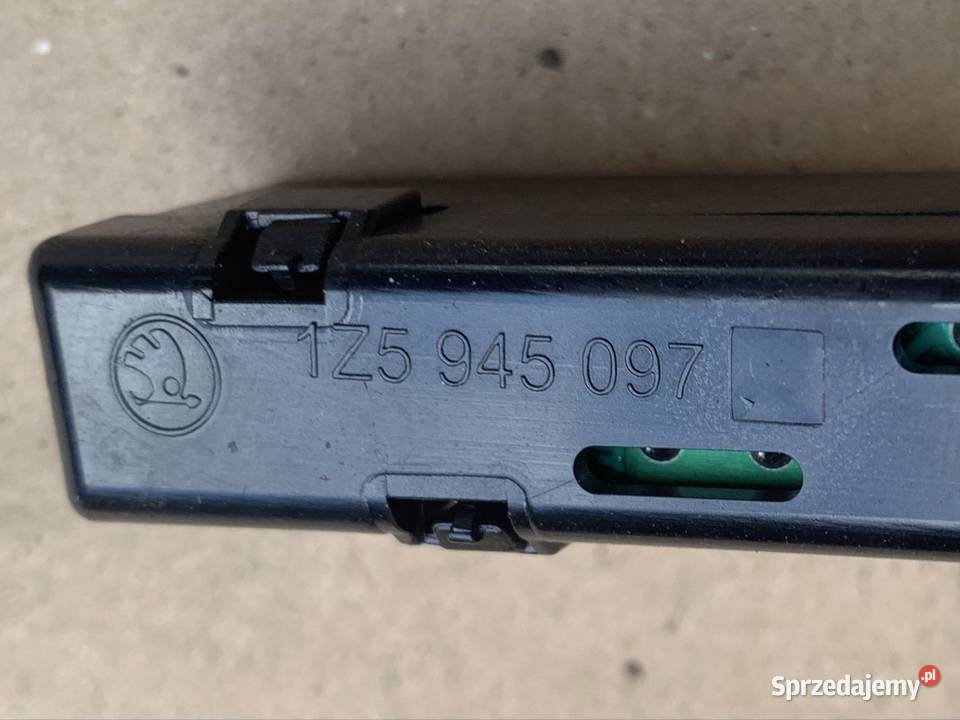 1Z5945097 trzecie światło stop skoda octavia 2 Lampy tylne Szczecin sprzedam