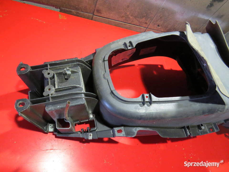 PIAGGIO X8 125 200 250 kufer schowek pod