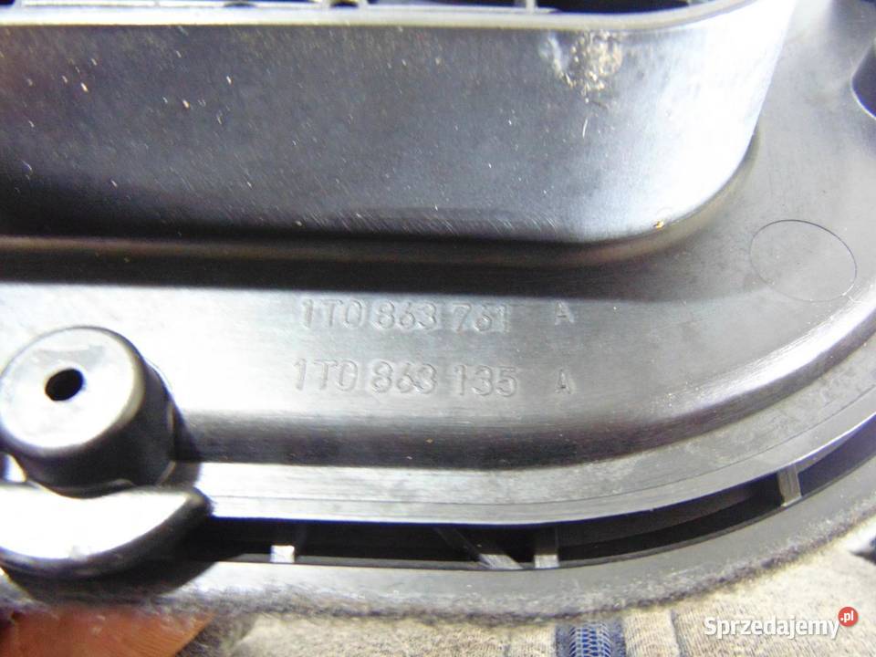 KLAPKA SCHOWKA PODŁOGI VW TOURAN I 1T0863761