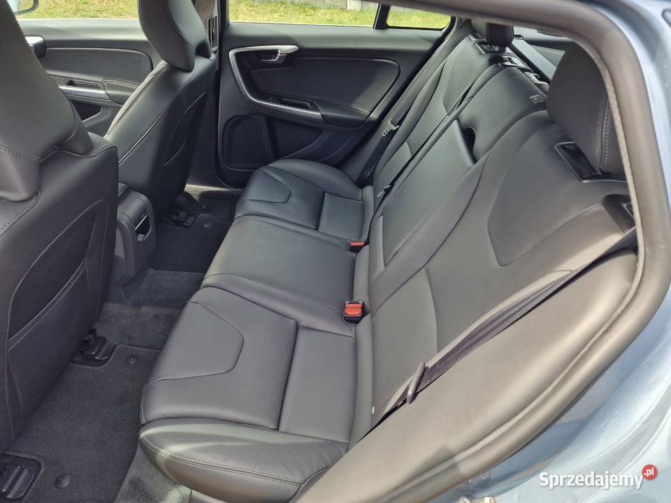 VOLVO V60 T4 SUMMUM 20 Benzyna 190 Zadbany światła LED Lipówki