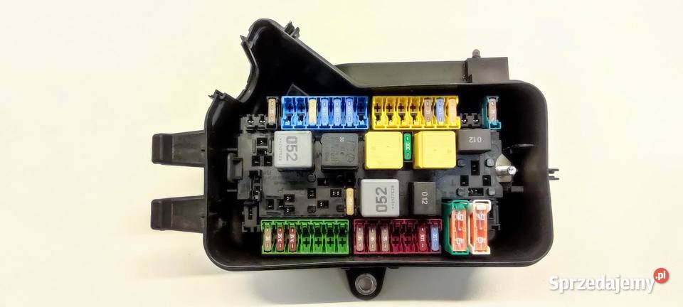 MERCEDES VITO W447 SKRZYNKA BEZPIECZNIKÓW osobowe