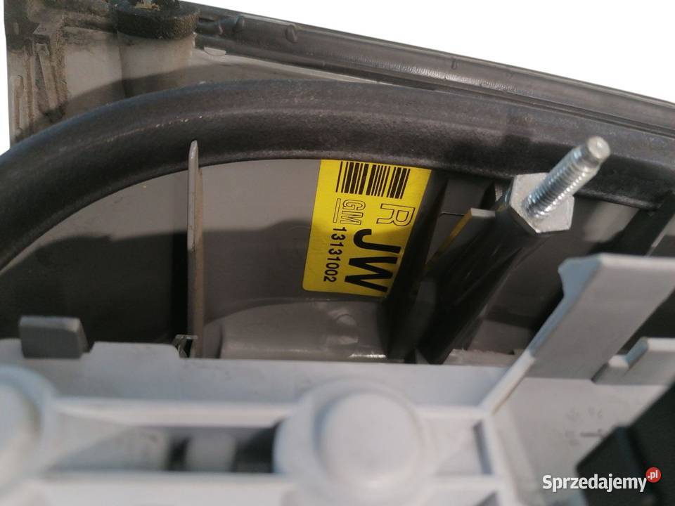 LAMPA PRAWA TYLNA TYŁ OPEL VECTRA C SEDAN 0205