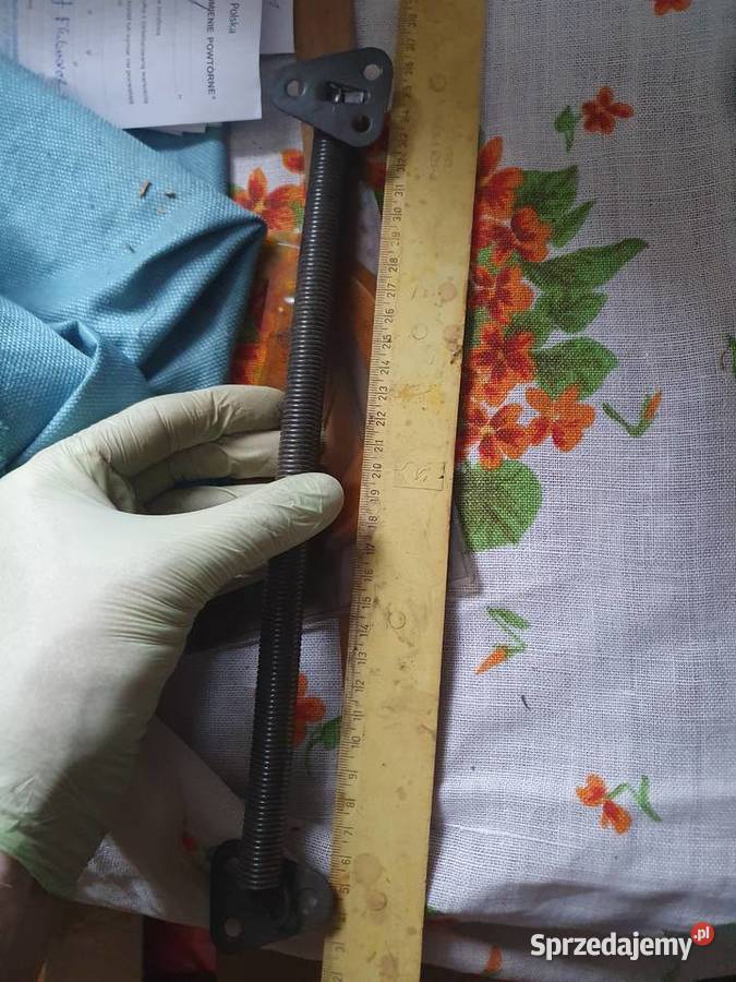 Sprężyna naciągowa rozciągana z uchwytami