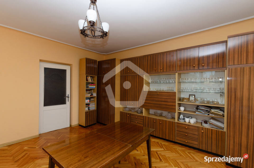 Dom z częścią pod lokal usługowy w centrum Liczba pokoi 3 Błażowa