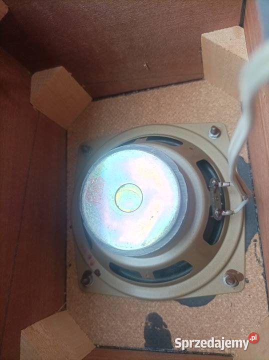 Stara kolumna z głośnikiem szerokopasmowym Płock