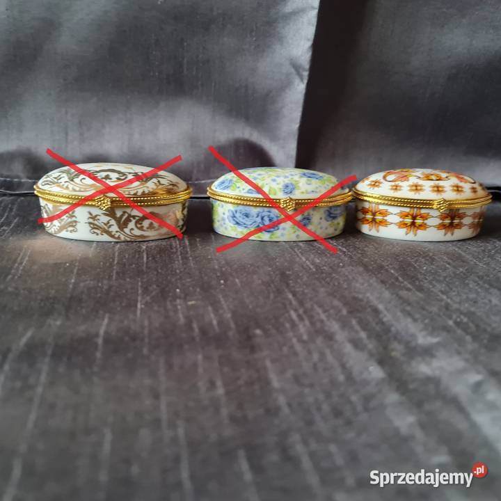 Porcelanowe szkatułkipuzderka1 dekada XXI w 1