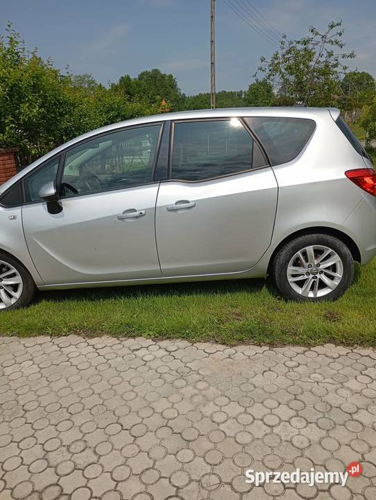 Meriva 2016r Ładna benzyna Biszcza sprzedam