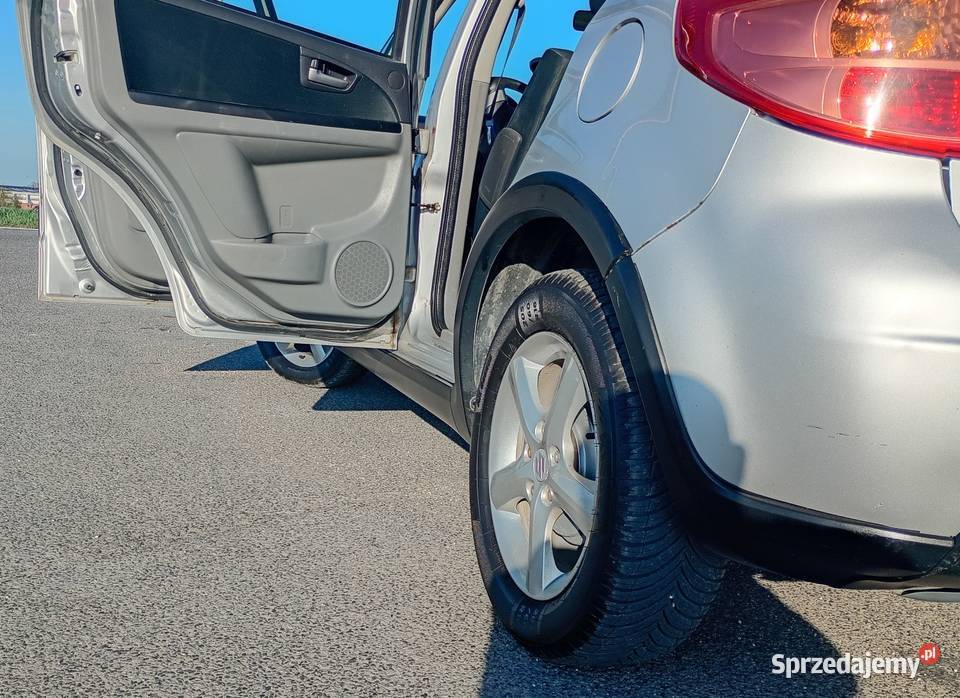 Suzuki sx4 4x4 abs esp relingi hak klima nowe Staszów