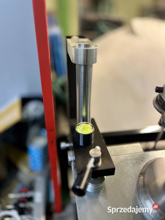 Stół do wytaczania gniazd zaworów głowic Dobrzyca