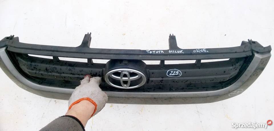 TOYOTA HILUX 2002 2003 2004 2005 GRILL ATRAPA Motoryzacja