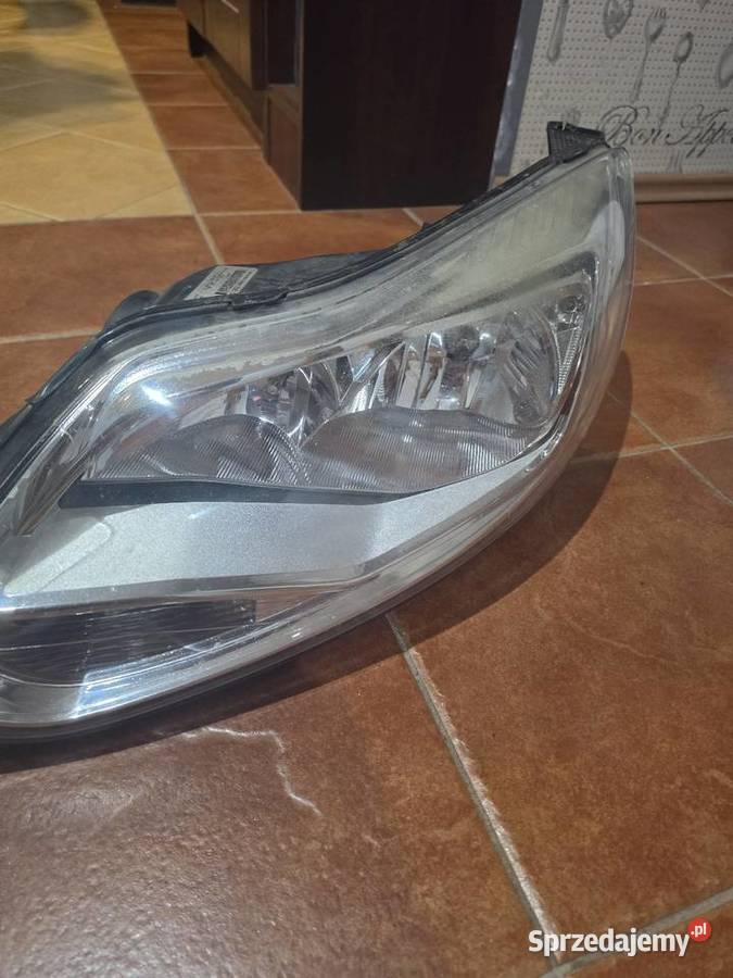 Ford Focus MK3 reflektory przednie Nowy Tomyśl