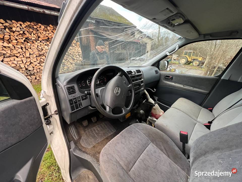 Toyota Hiace 4x4 uszkodzony