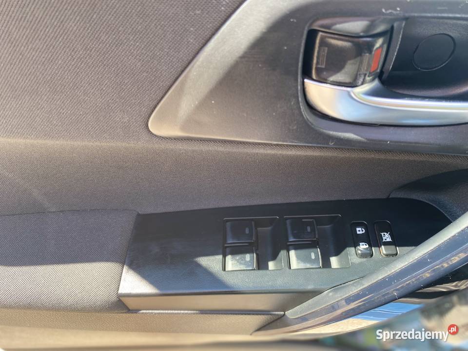 Sprzedam ekonomiczny rodzinny samochód manualna