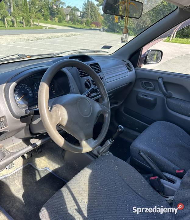 Suzuki ignis 13 benzyna 2001r 4x4 Rok produkcji 2001 Słotowa sprzedam