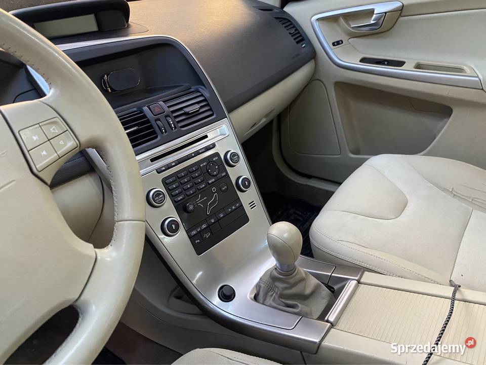 Volvo XC60 24D 4x4 czarny XC 60 Kielce sprzedam