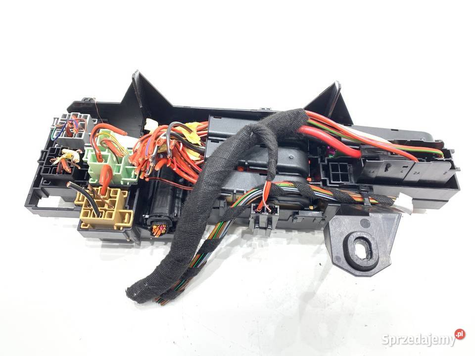 SKRZYNKA BEZPIECZNIKÓW AUDI A7 4G Hatchback 1018 osobowe