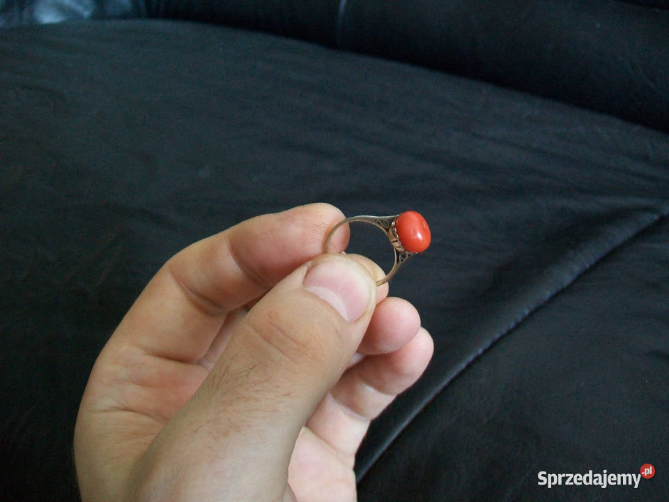 Pierścionek z Koralem Szlachetnym Białe Złoto opolskie