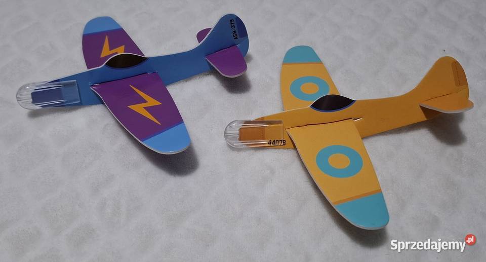 Piankowy lekki składany samolot do rzucania 135 Czeladź