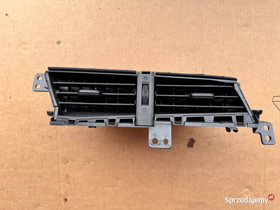 Środkowa kratka nawiewu Toyota Yaris III Brzesko sprzedam