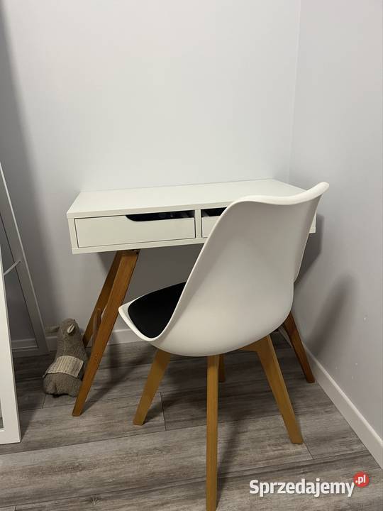 Małe biurko plus krzesło komplet Smolec sprzedam