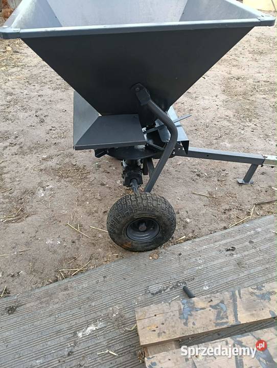 Rozsiewacz rozrzutnikNawozu soli trawy piasku sprzedam
