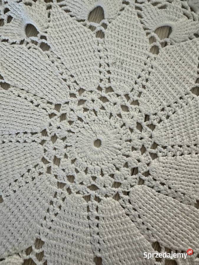 Serweta wykonana ręcznie na szydełku z nici łódzkie Łódź