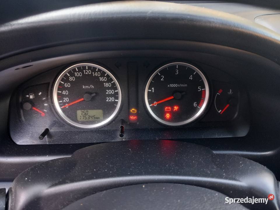 Nissan Almera manualna Samochody osobowe Podlodówka