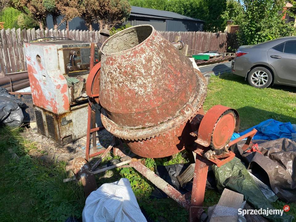 Duża betoniarka na siłę