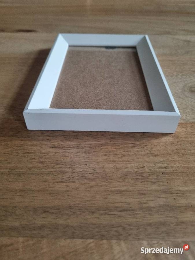 Biała drewniana ramka Warszawa