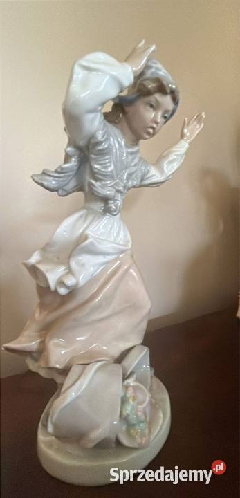 Figurka dziewczyny z kapeluszem Syg Zapfir Made Gdańsk