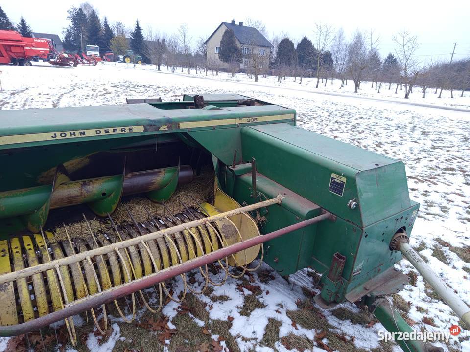 Prasa kostkujaca John Deere 336