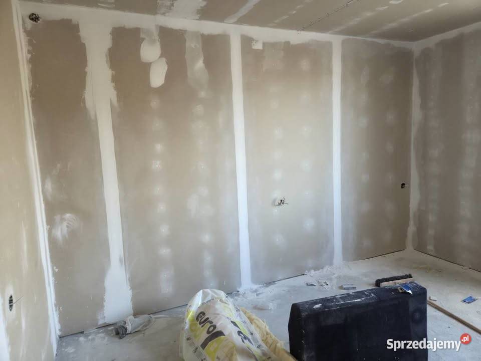 Domek w spokojnej okolicy z małym lasek Pacierzów