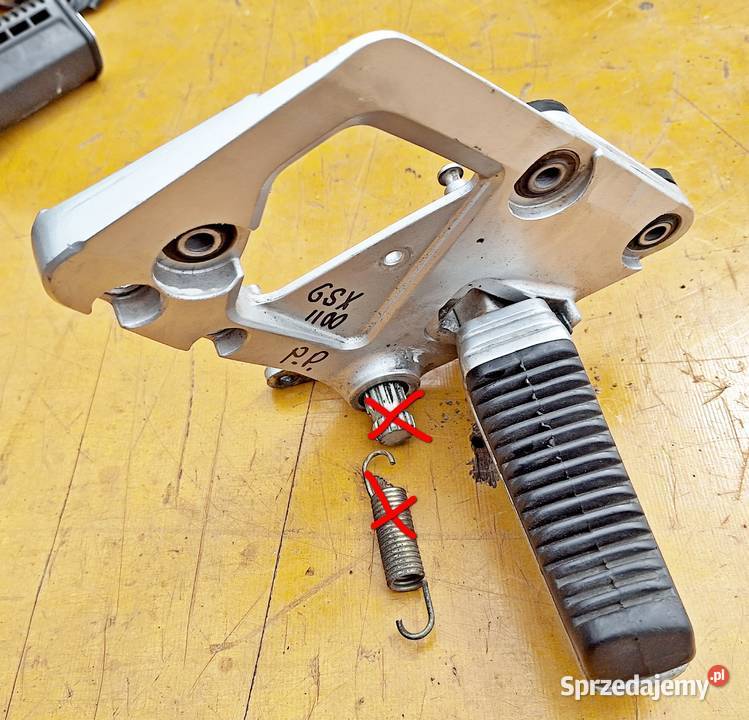 SUZUKI GSX 1100 8892 Set Podnóżek Prawy przód Radom