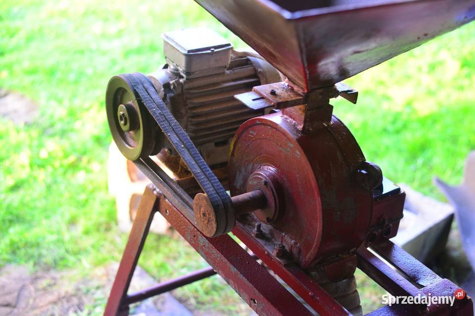 Młynek do zboża młyn śrutownik sprawny w Zboża małopolskie Nowy Wiśnicz sprzedam
